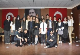 Harry Potter Felsefe Taşı’nı İngilizce sahnelediler