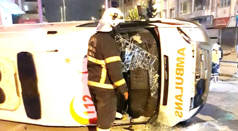 Hasta almaya giden ambulans kaza yaptı