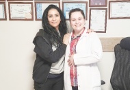 Hasta tekerlekli sandalye ile geldi, ülkesine yürüyerek döndü