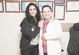 Hasta tekerlekli sandalye ile geldi, ülkesine yürüyerek döndü