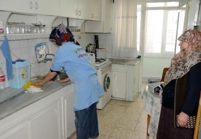 Hasta ve yaşlılara evinde bakılıyor