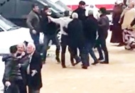 Hasta ziyaretine gelip, silahlı kavgaya tutuştular