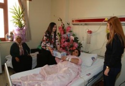 Hastaları ziyaret ederek isteklerini dinlediler