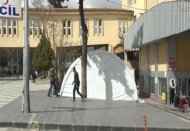 Hastane bahçelerine triaj çadırı kuruldu 