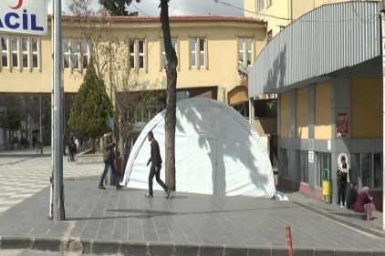Hastane bahçelerine triaj çadırı kuruldu 