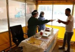 Hastane girişlerinde ücretsiz maske dağıtımı başladı