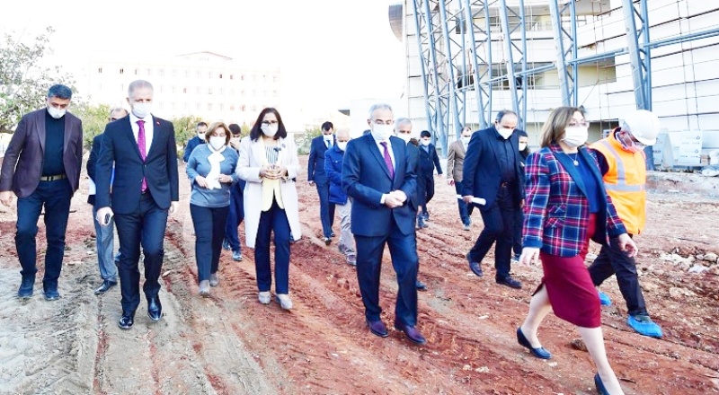 Hastane inşaatında incelemede bulundular