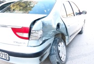 Hatalı dönüş yaptı polis aracıyla çarpıştı