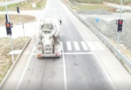 Hatalı sürücüler drona yakalandı