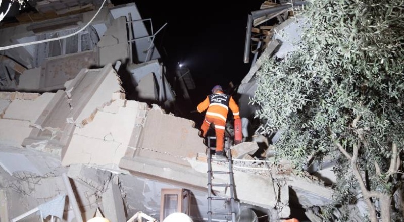Hatay'da 6,4 ve 5,8 büyüklüğünde iki deprem: Bazı binalar yıkıldı, can kaybı sayısı yükseliyor