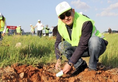 'Hatıra Ormanı'nda yüzlerce çam ve çınar fidanı dikildi