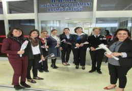 Havalimanındaki kadınlar da unutulmadı