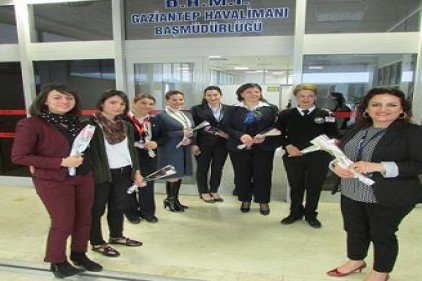 Havalimanındaki kadınlar da unutulmadı