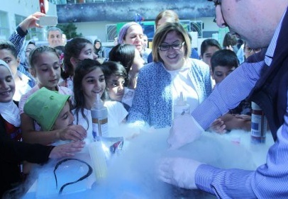 Havanın yüzde 79’unu oluşturan azotla doğal dondurma yapıldı