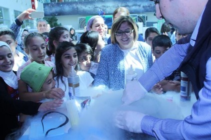Havanın yüzde 79&#8217;unu oluşturan azotla doğal dondurma yapıldı