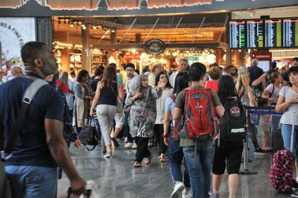 Havayolu şirketleri talebi karşılamak için ek sefer koydu 