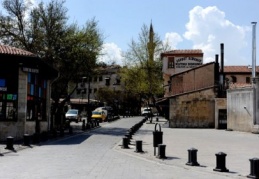Hayat durunca turistlerin gezdiği mekanlar da boş kaldı