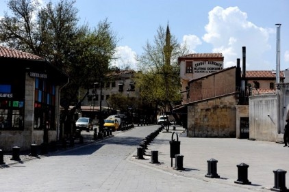 Hayat durunca turistlerin gezdiği mekanlar da boş kaldı
