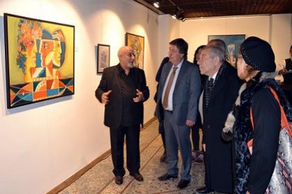 Hayatından kareleri sergiliyor