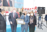 "Hayırseverlik, insanın ayırt edici karakterlerinden biridir"