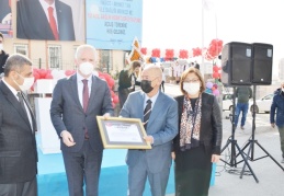 "Hayırseverlik, insanın ayırt edici karakterlerinden biridir"