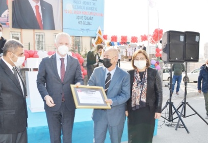 "Hayırseverlik, insanın ayırt edici karakterlerinden biridir"