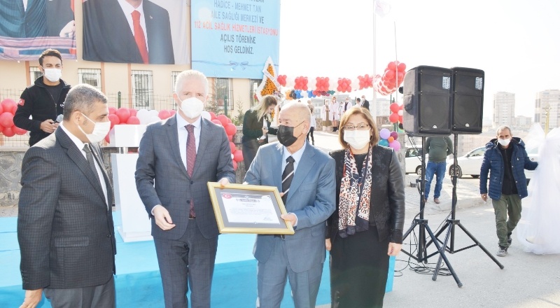 "Hayırseverlik, insanın ayırt edici karakterlerinden biridir"