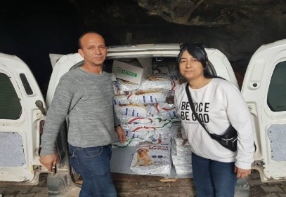 Hayvansever kızının anısına 5 ton mama dağıttı 