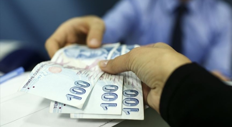 Hazine beklenenin iki katı borçlandı
