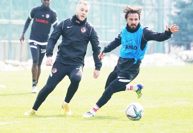 Hazırlıklar hız kesmeden devam ediyor