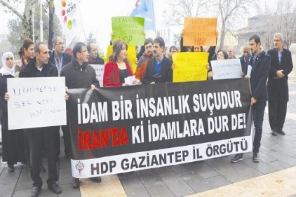 HDP üyeleri İran cezaevlerindeki siyasi tutuklulara destek amacıyla eylem yaptı