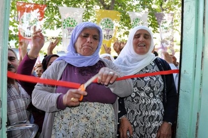 HDP&#8217;nin seçim bürosunu kadınlar açtı 