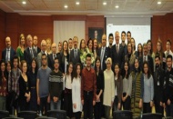 Hekim kimliğinin oluşumunda mesleki bilgi birikimi ön koşul