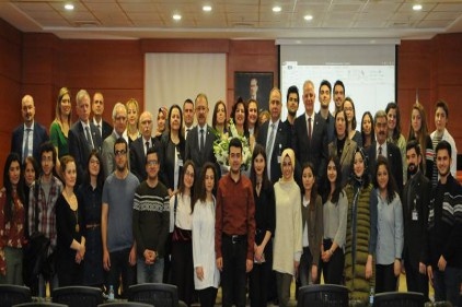 Hekim kimliğinin oluşumunda mesleki bilgi birikimi ön koşul