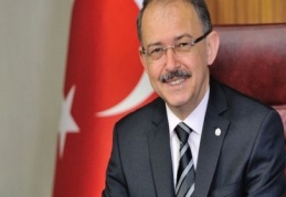Hekimler ve sağlık çalışanlarının üzerimizde büyük hakları var