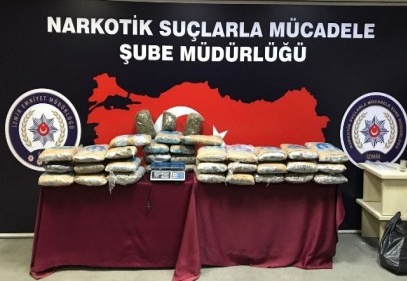 Helikopter destekli operasyonda kilolarca uyuşturucu ele geçirildi 