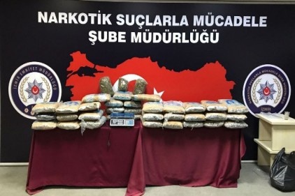 Helikopter destekli operasyonda kilolarca uyuşturucu ele geçirildi 