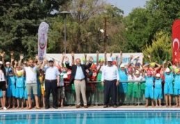 Hem eğleniyor, hem sosyalleşiyorlar