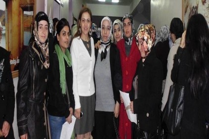 Hem para alıp, hem meslek öğreniyorlar