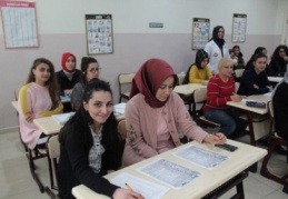 Hem yeni bir dil öğreniyor hem boş vakitlerini değerlendiriyorlar