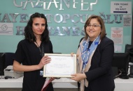 Hemşirelere başarı belgesi dağıttı