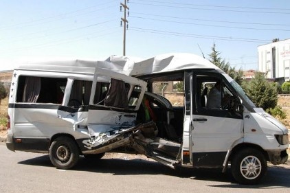 Hemzemin geçitte meydana gelen kazada, 4 kişi yaralandı