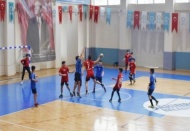 Hentbol müsabakaları Akkent Spor Köyü atletizm sahasında yapıldı 
