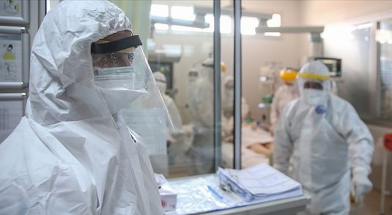 "Hepimiz giderek daralan bir 'Omicron çemberi' ile karşı karşıyayız"