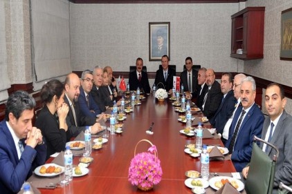 Hepimiz, kentimizin daha da ileriye gitmesi için çalışıyoruz