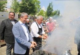 Her bayram işçilerimize bin lira ikramiye vereceğiz