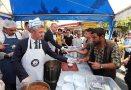Her gün 15 bin kişiye aşure ikram edilecek