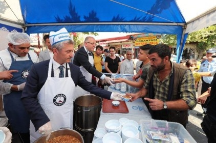 Her gün 15 bin kişiye aşure ikram edilecek