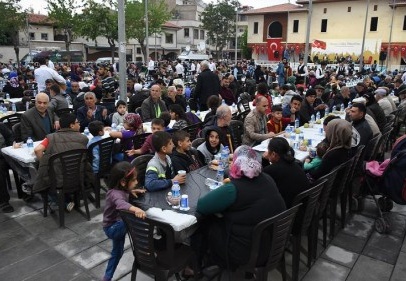 Her gün 5 bin kişiyle iftar yapıyoruz
