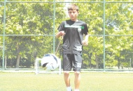 Her gün 40 kilometre yol kat ederek antrenmanlara katılıyor